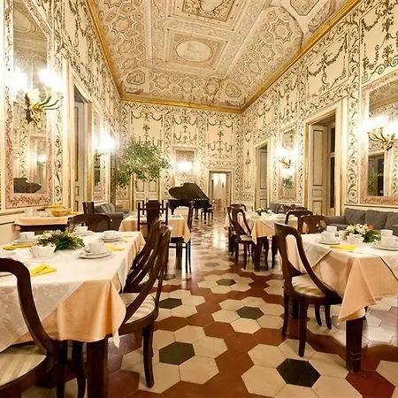 Decumani De Charme Hotel